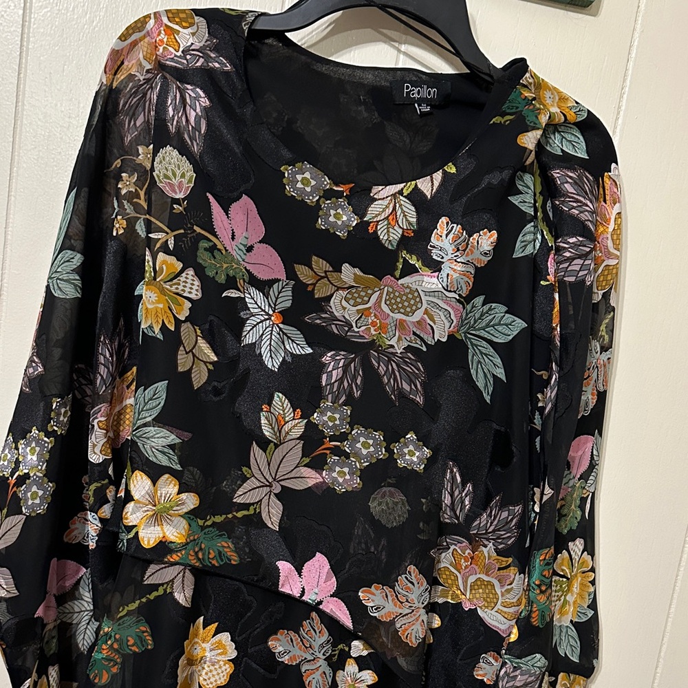 Papillon Blanc Black Floral Top